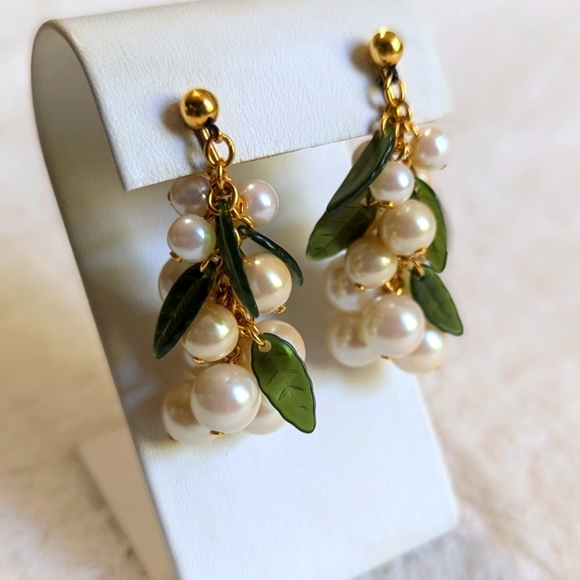Vintage Faux Pearl Cluster Drop Clip Earrings - Picture 3 of 7